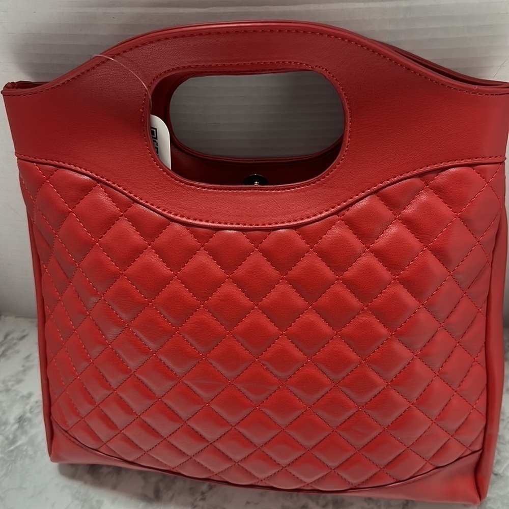 Red Handbag. NEW - Picture 2 of 5